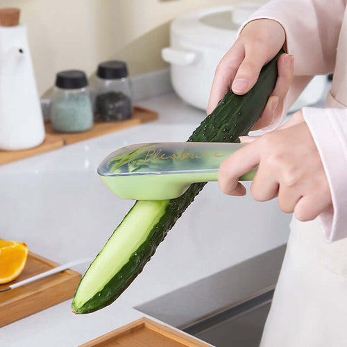 Storage Type Peeling Knife